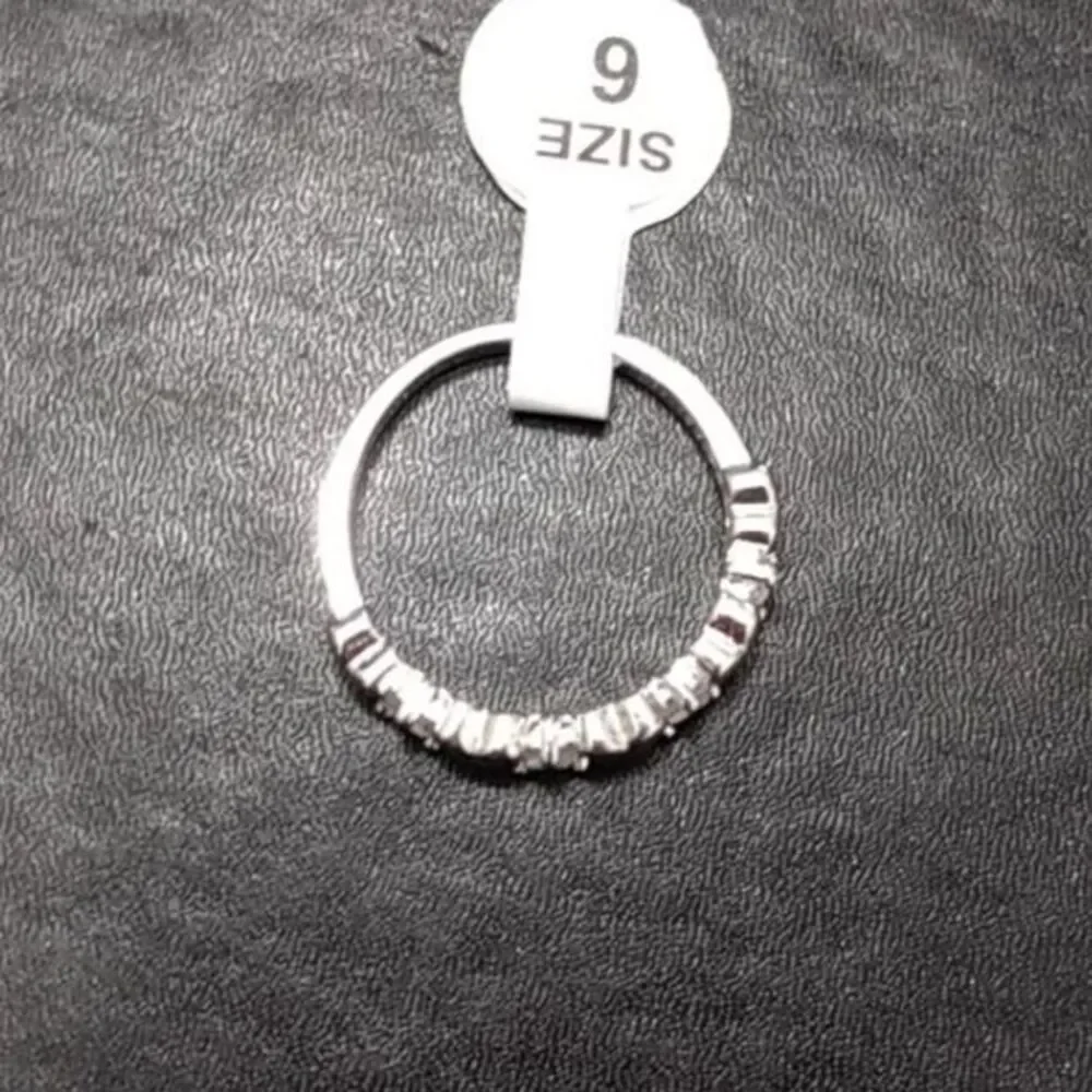 Silver tone heart and rhinestone ring size approx 7.5
